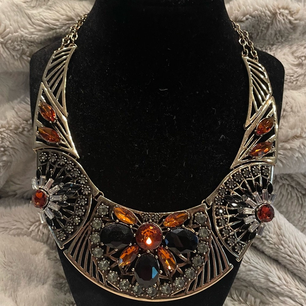 Elegant Gold and Black Statement Necklace